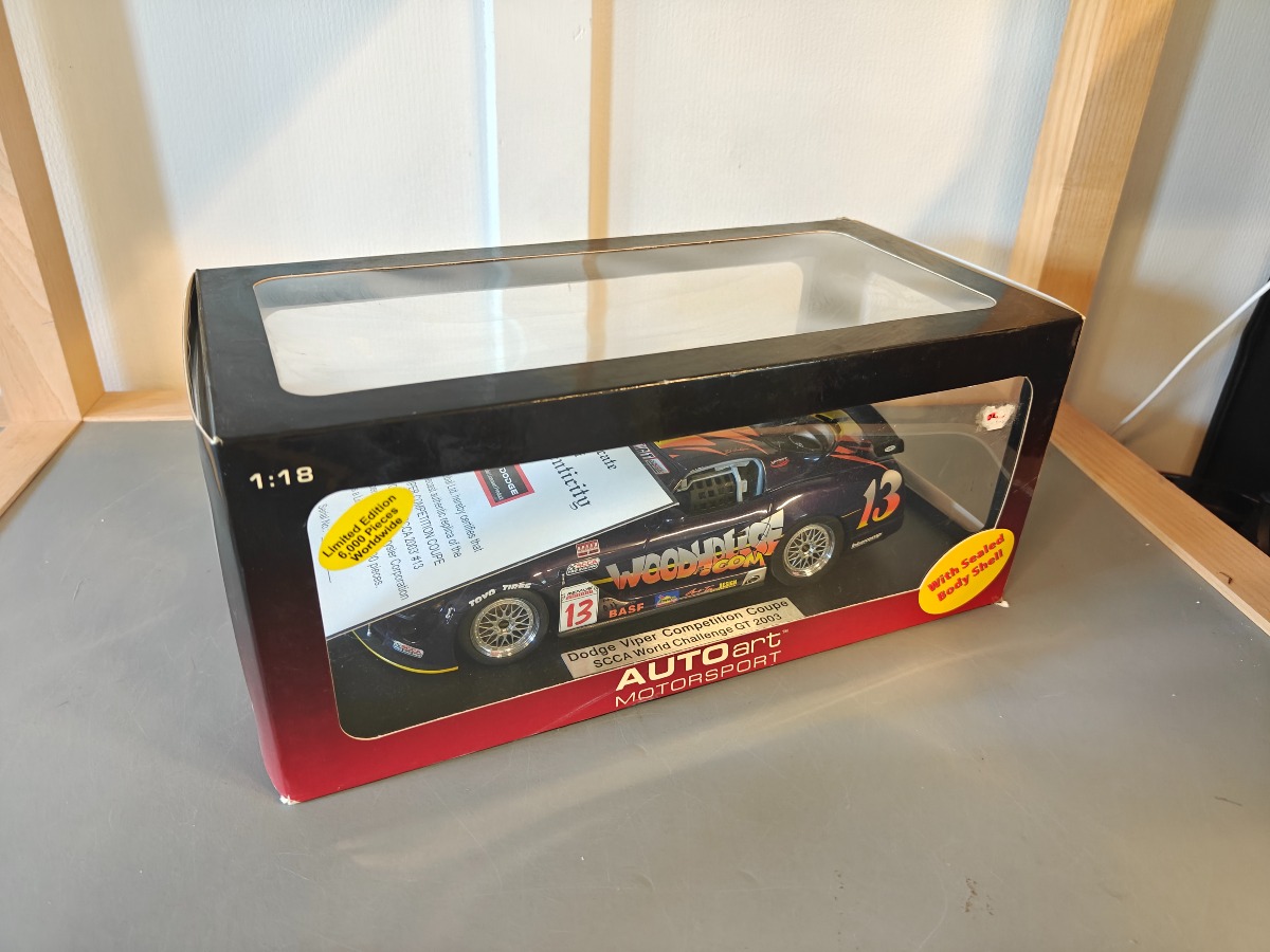 AutoArt model af Dodge Viper  1:18