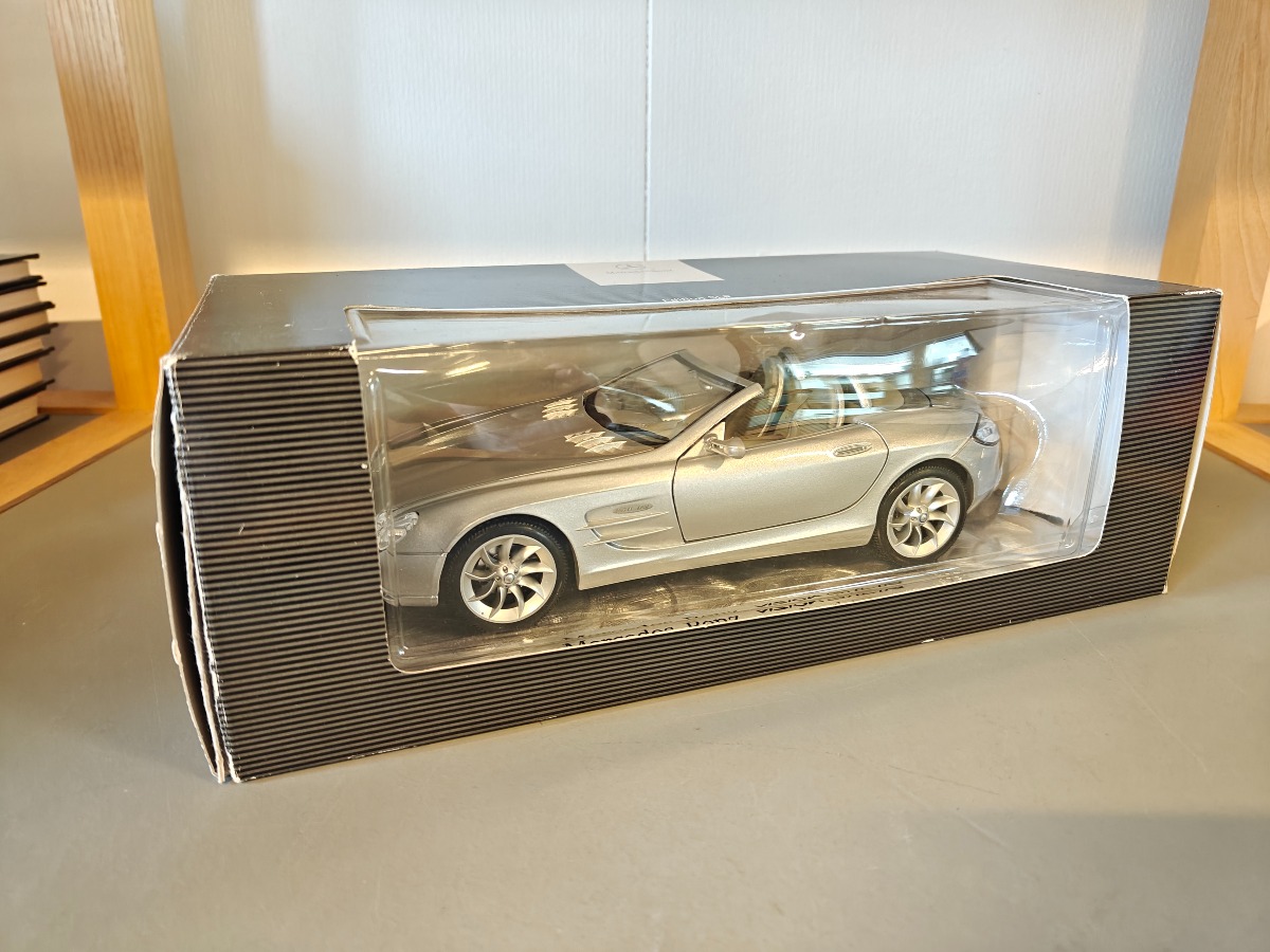 Mercedes model af Mercedes Benz SLR Roadster 1:18