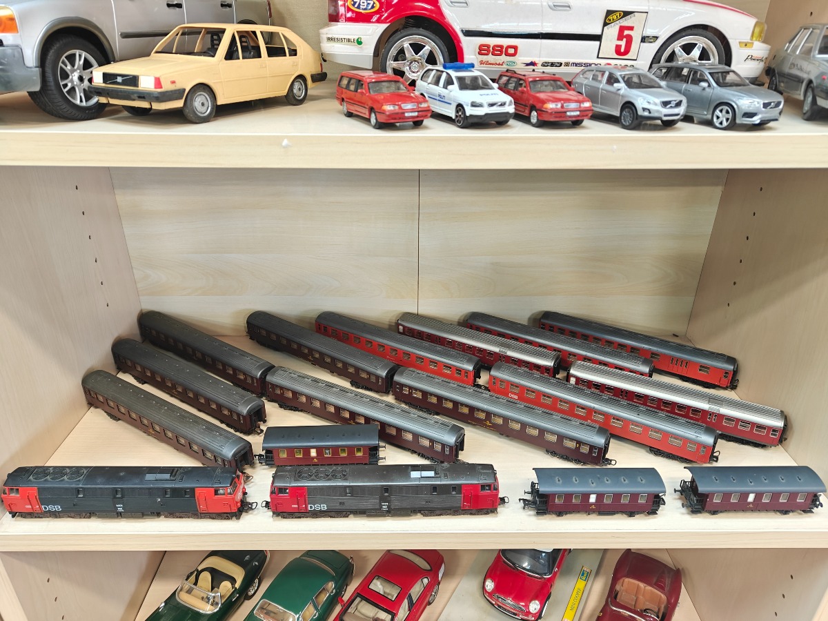 Lima MZ lokomotiver samt personvogne Spor H0. 