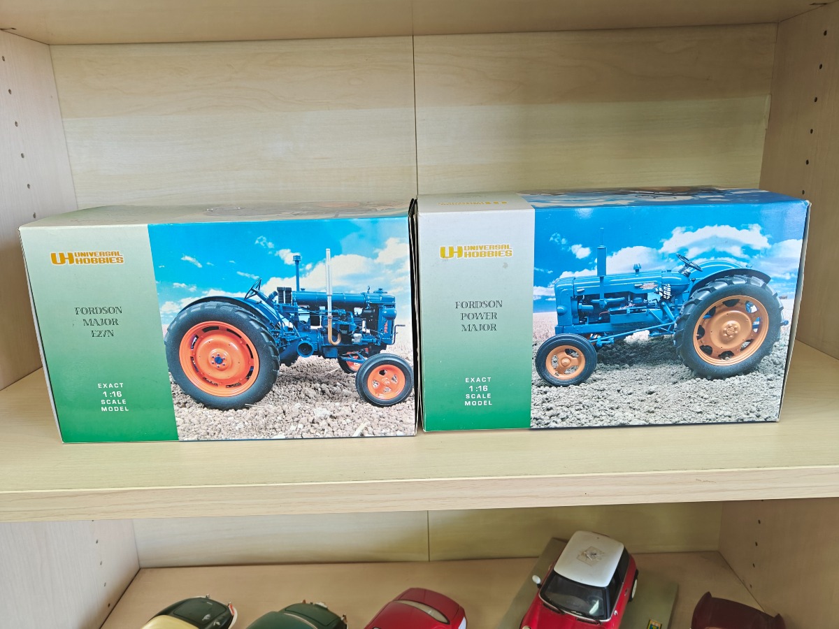 Universal Hobbies Fordson traktormodeller 1:16