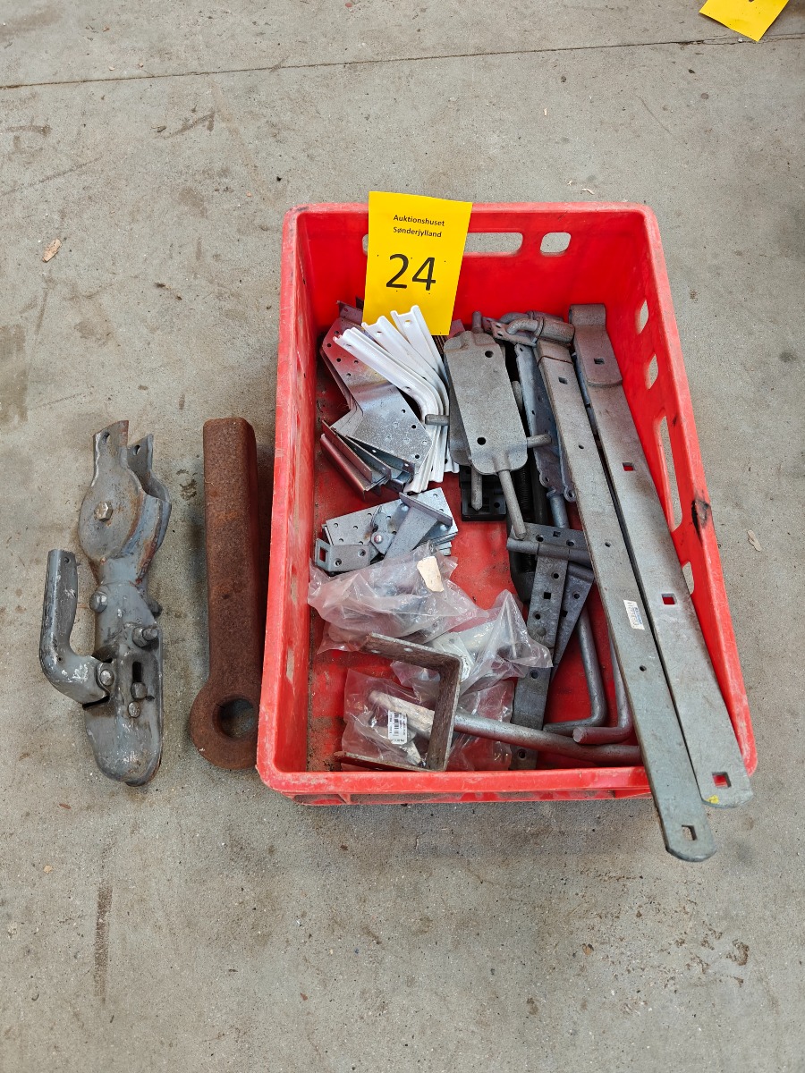 Parti hængsler låsepaler og sømbeslag