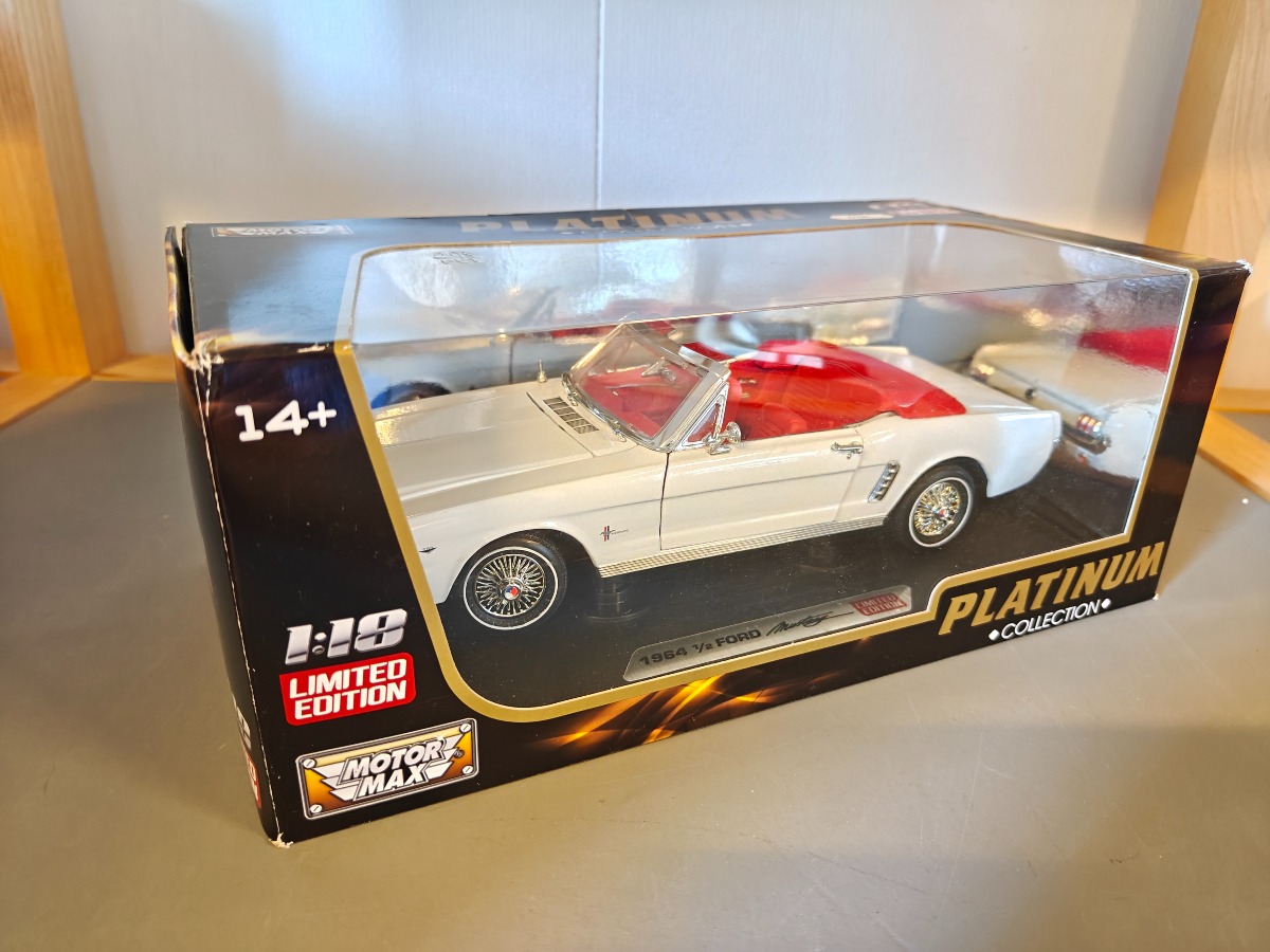 Motor Max model af Ford Mustang 1964½ 1:18