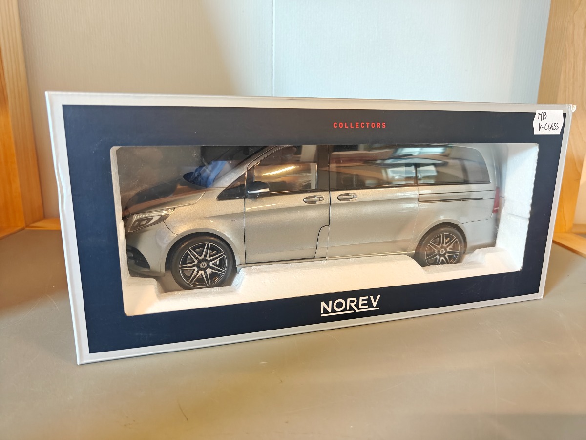 Norev model af Mercedes V-klasse AMG 1:18