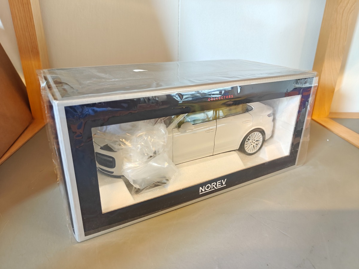 Norev model af Porsche Cayenne Turbo Coupe 2019 1:18