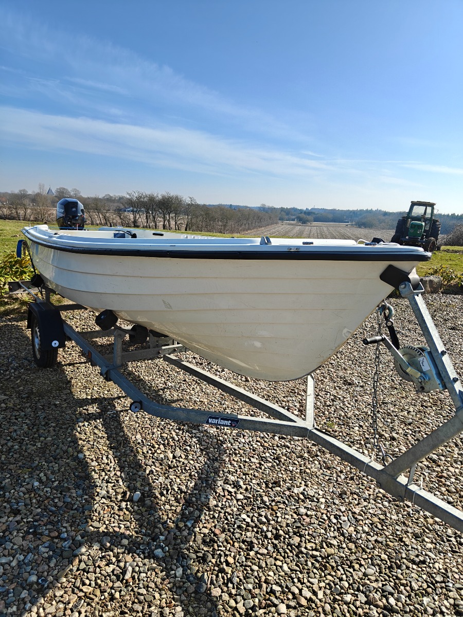 13 fods speedbåd med trailer