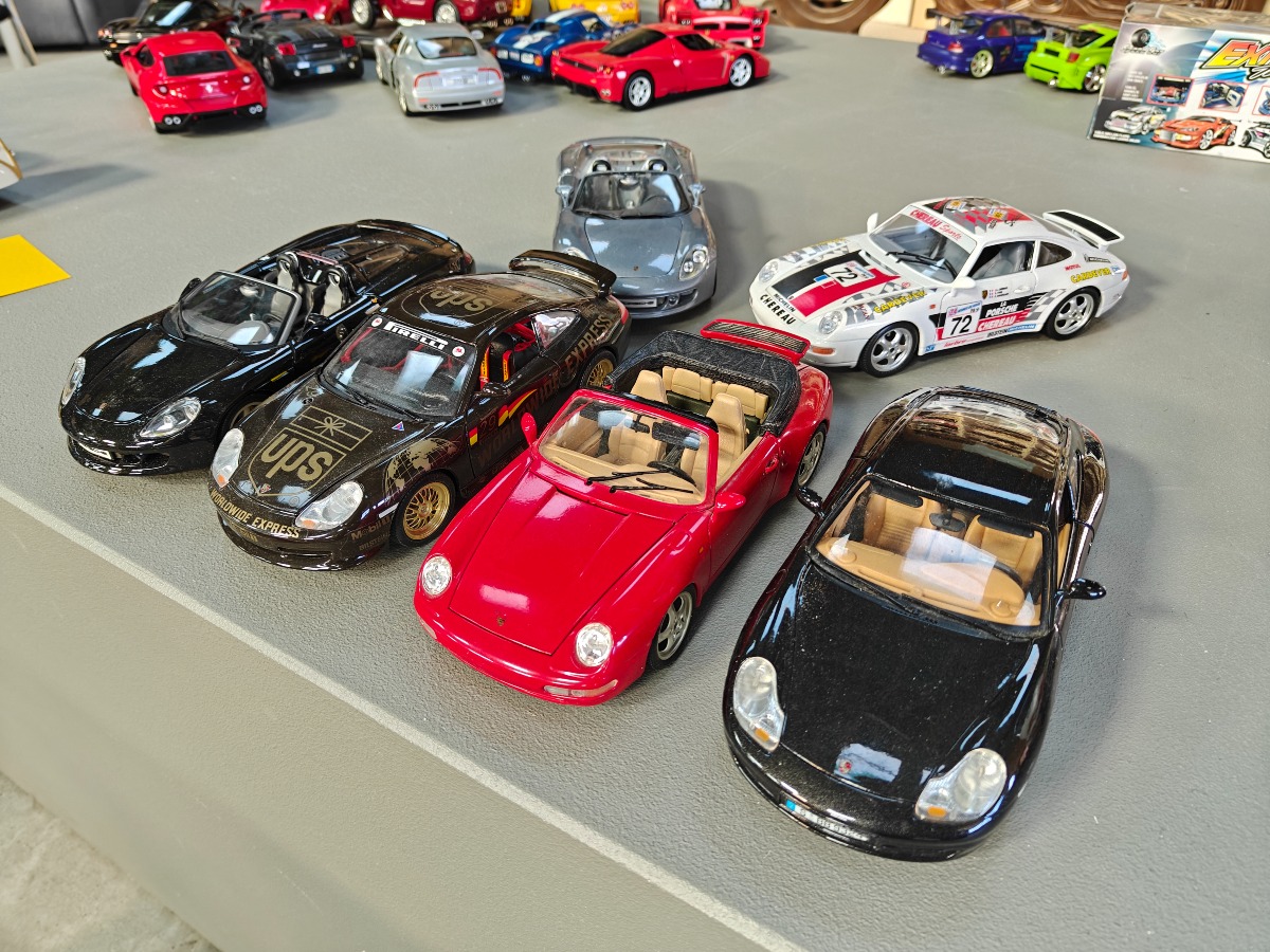 Samling Porsche modeller 1:18