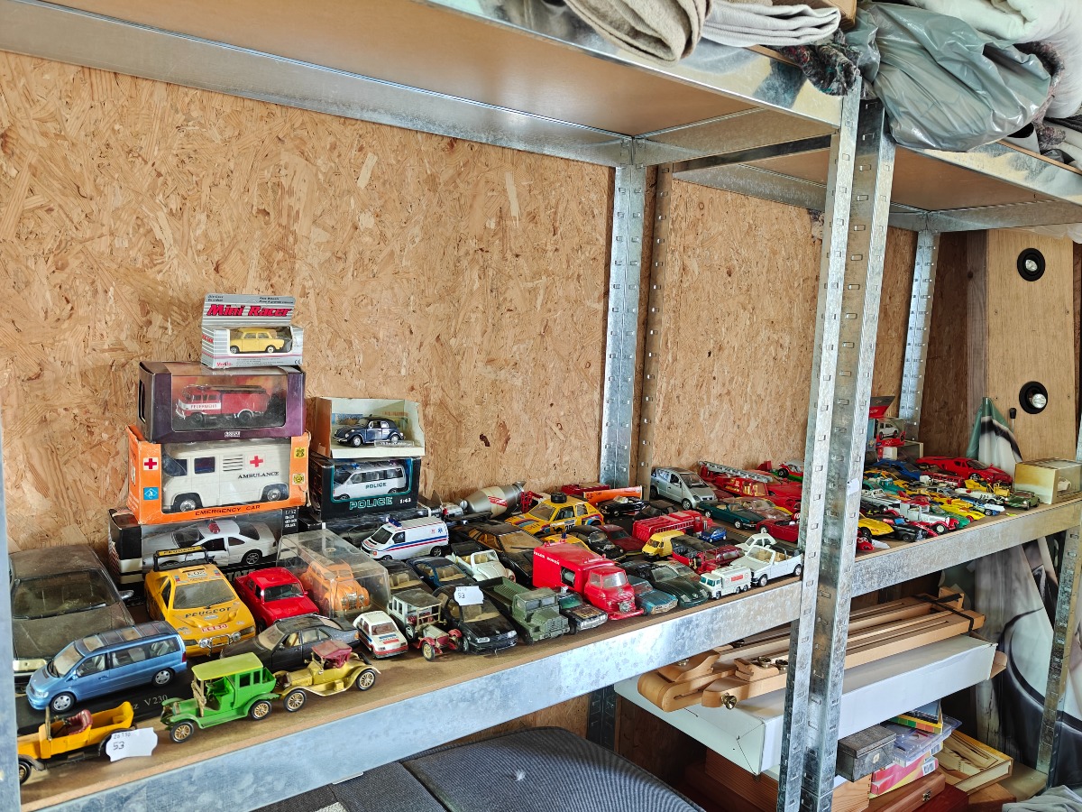 Stor samling modelbiler