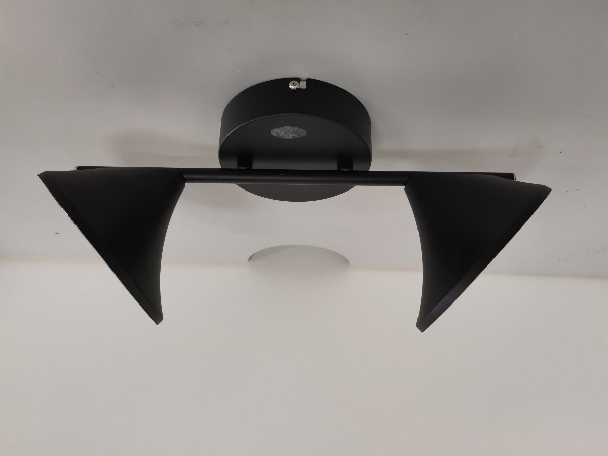 2 Wofi spotskinner med 2 lyskilder, LED, sortakeret.  