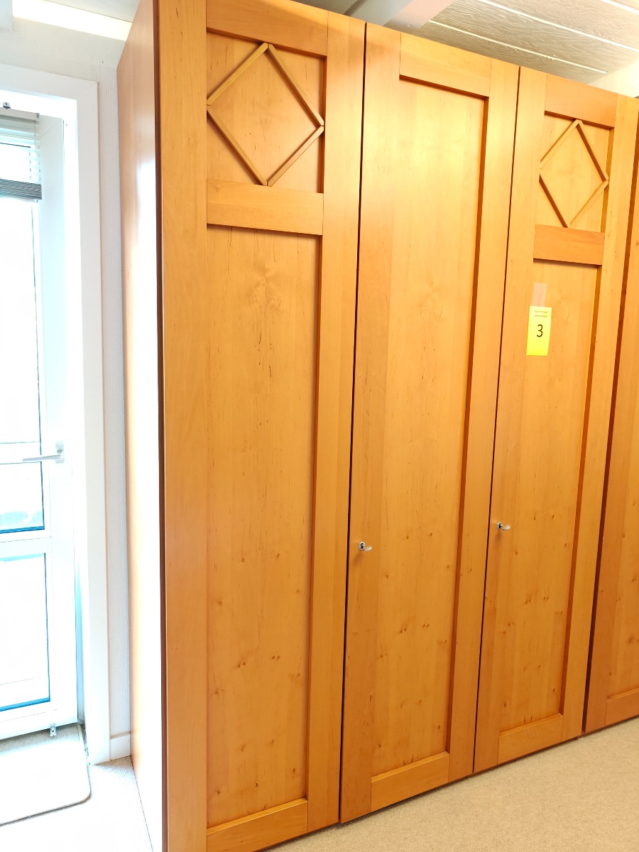 Klædeskab m 3 låger