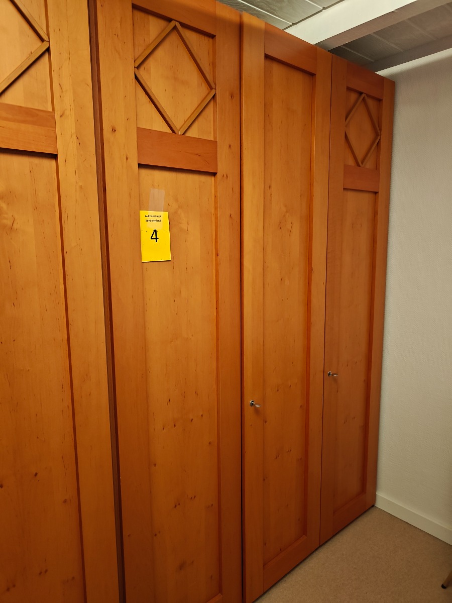 Klædeskab m 3 låger