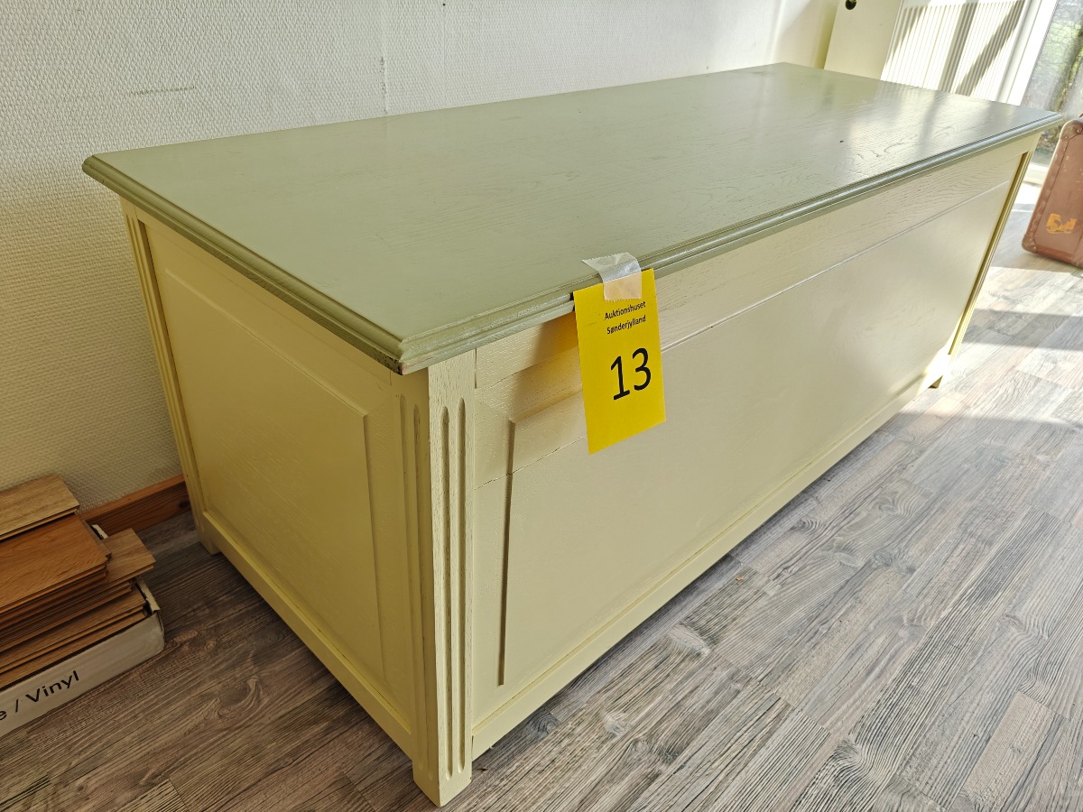 Kiste i pastelfarver