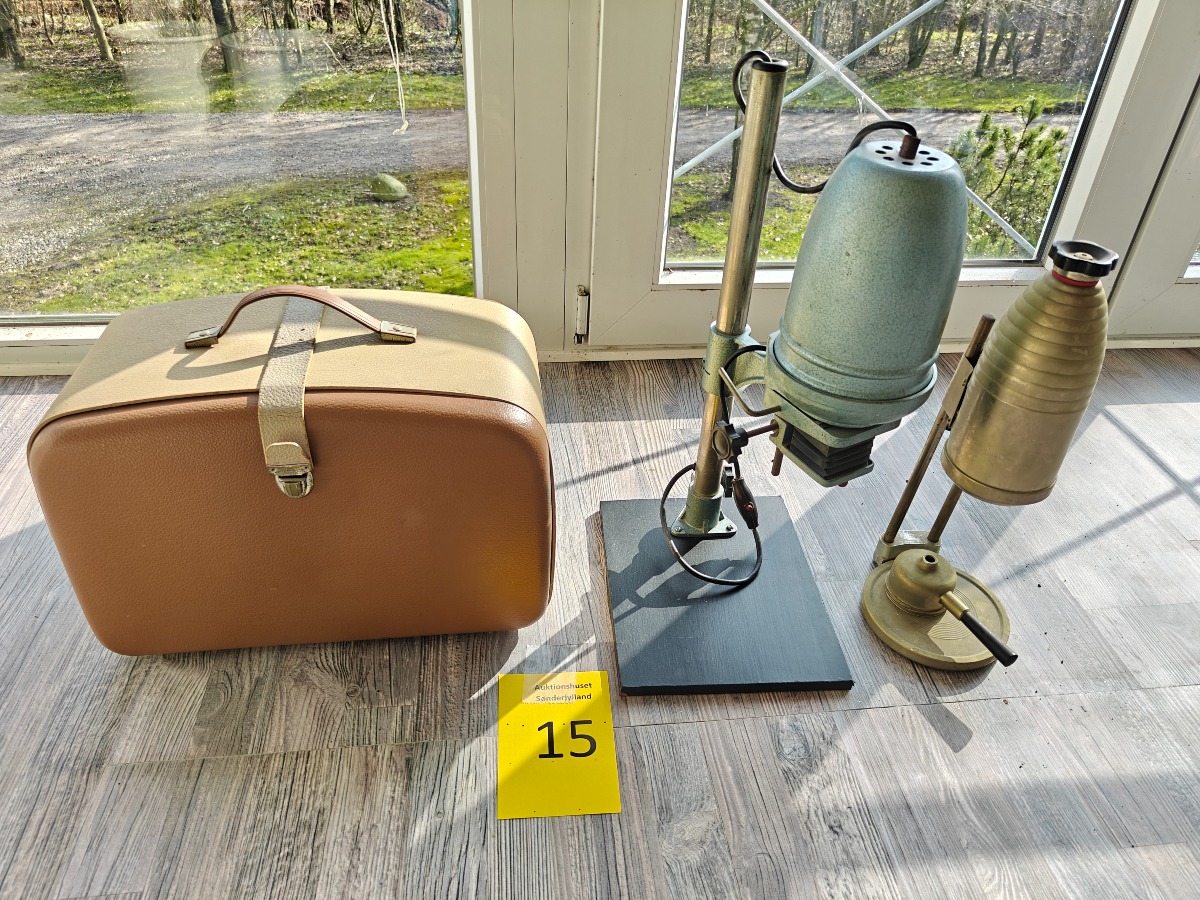 Retro symaskine og forstørrelsesapperater