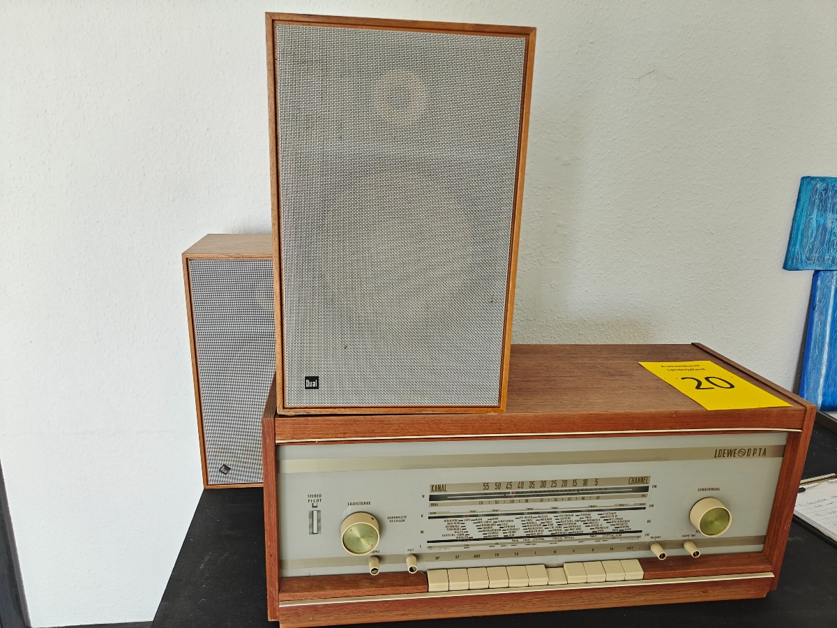 Radio med i højtalere i Teak