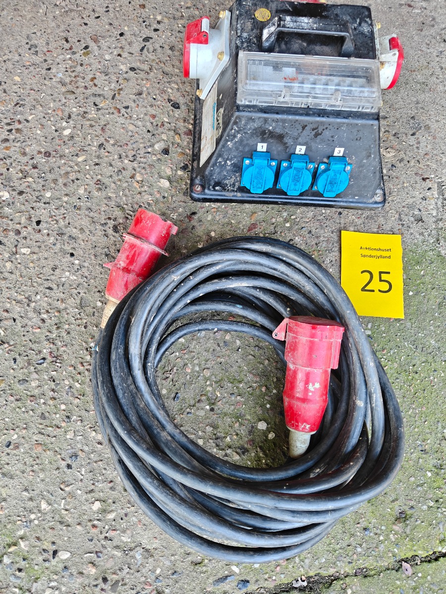 Byggetavle med kraft kabel