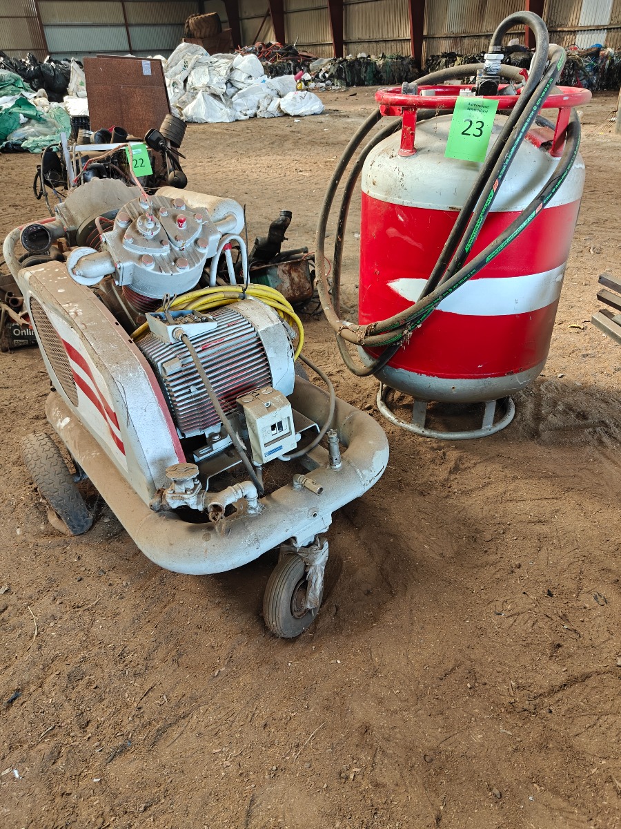 Stempel kompressor med  tilhørende trykbeholder 