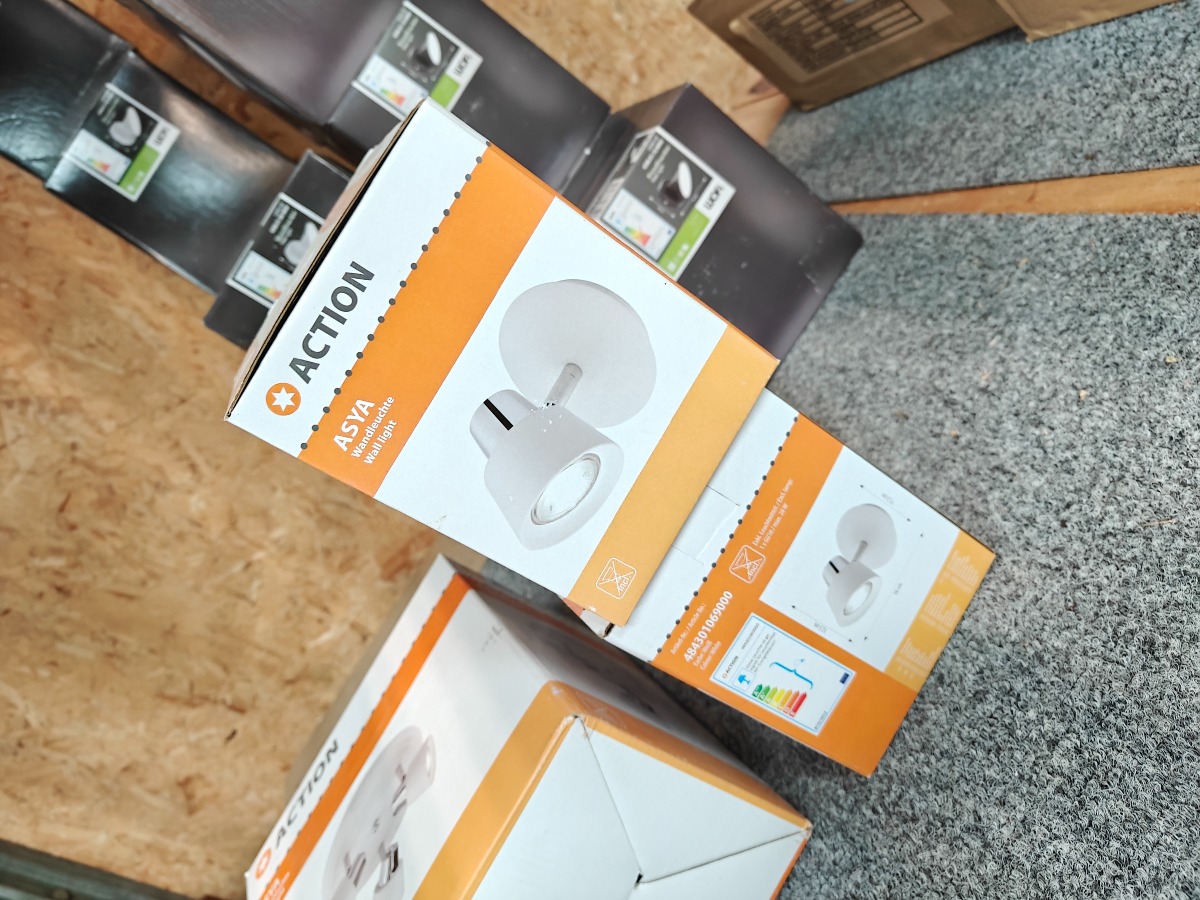 2 stk. Action, Asya vægspots