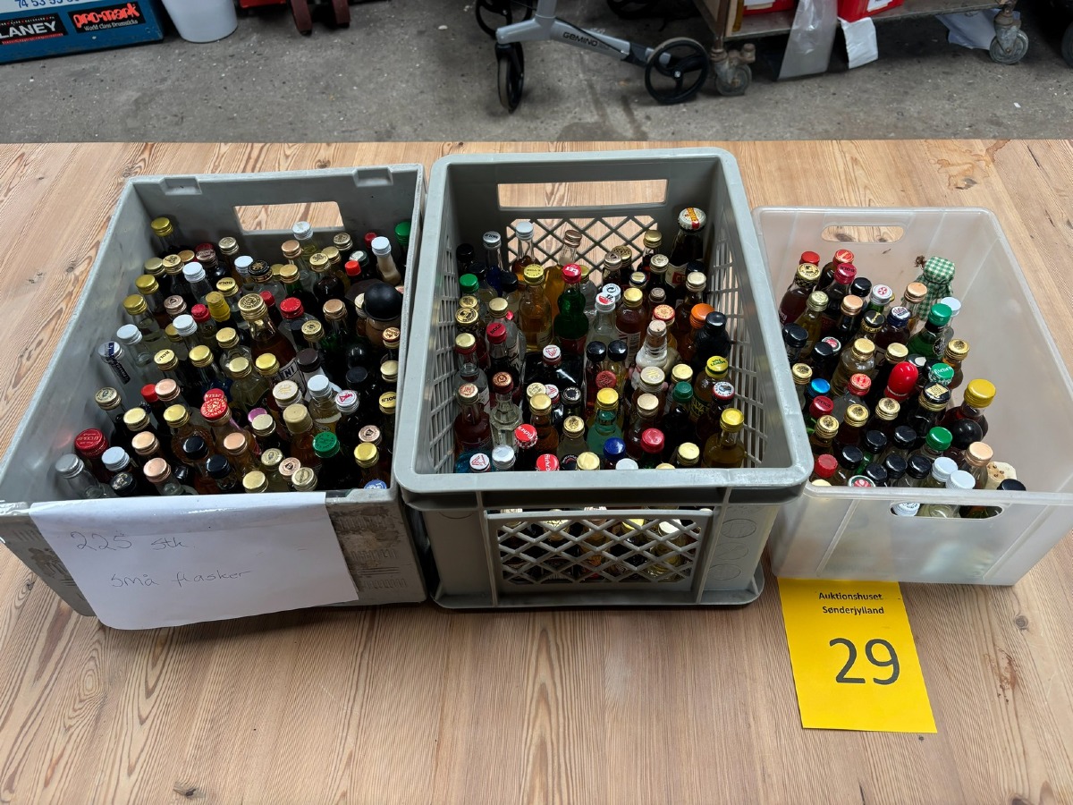 Ca. 225 små alkoholflasker / miniflasker