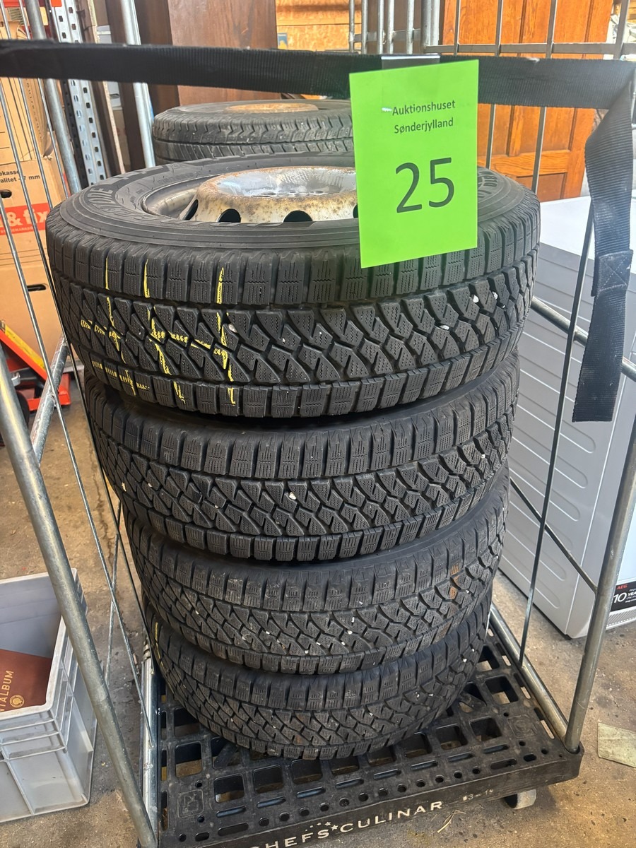 4 stk. vinterdæk med fælge, 215/70R15C