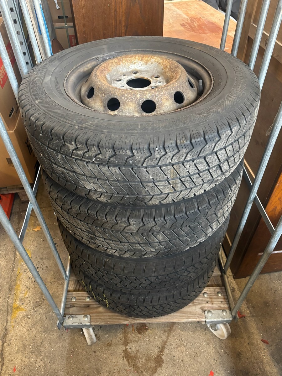 4 stk. vinterdæk med fælge, 215/70 R15C