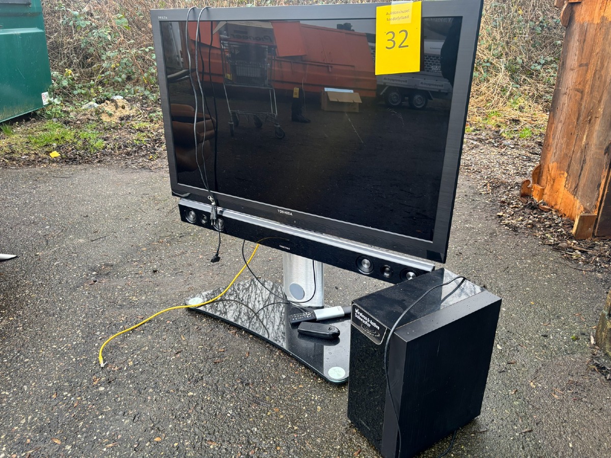 Toshiba 42 tommer tv på stativ med samsung samsung HW-D450 