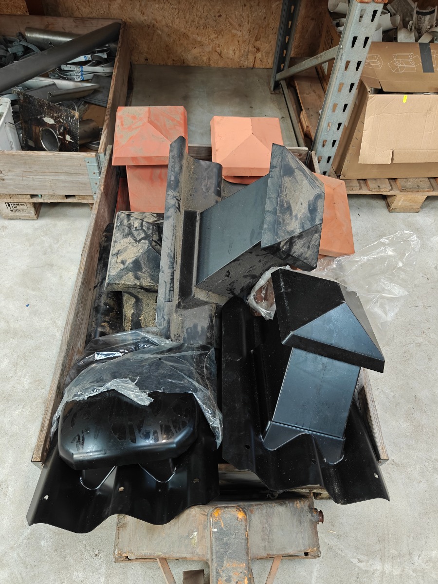 Taghætter I rød & sort 