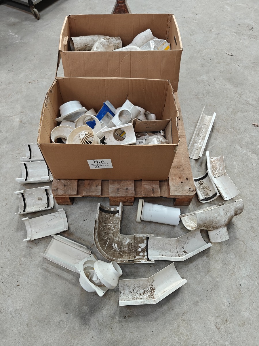 plast tagrendeholdere & tagnedløb hvid