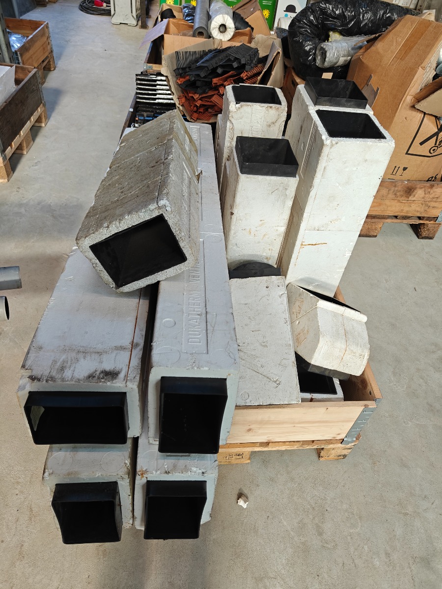 Parti isoleret aftræksrør i plast 