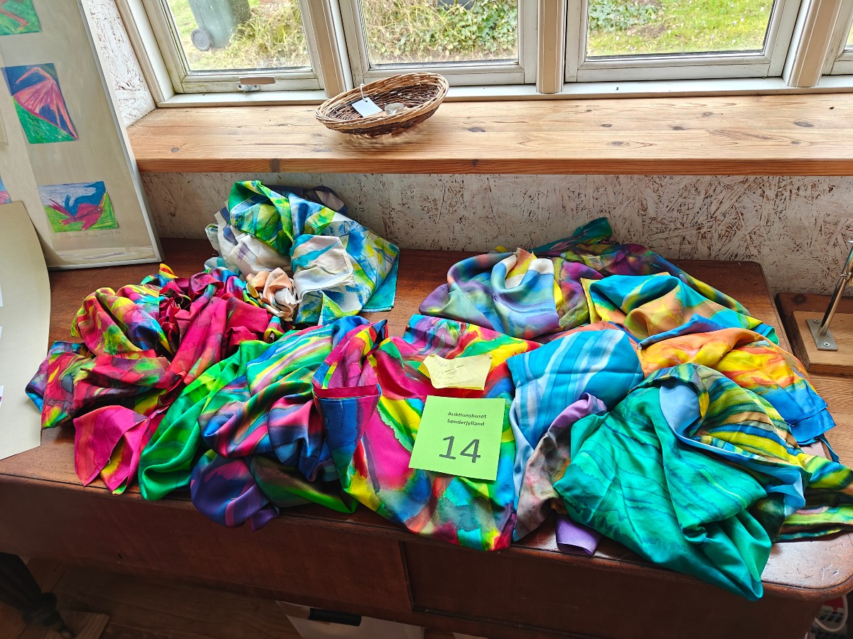 Marianne Permin. Bemalet silke og taft