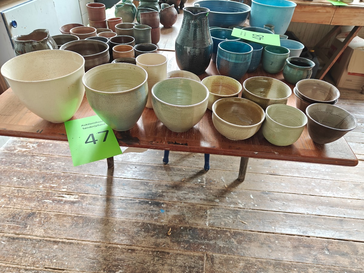 Marianne Permin. Skåle i lyse toner. 