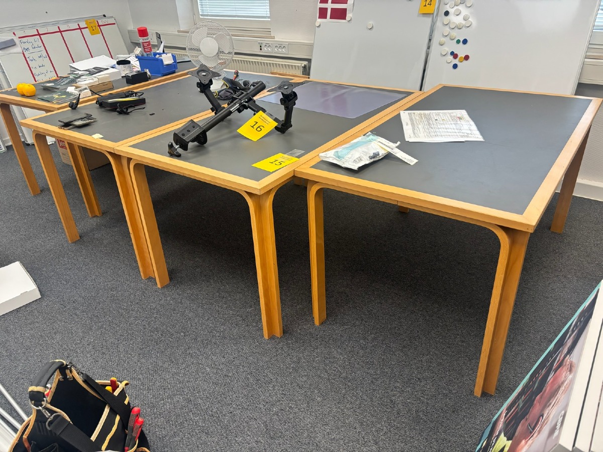 4 stk. Magnus Olesen borde (Unden indhold)