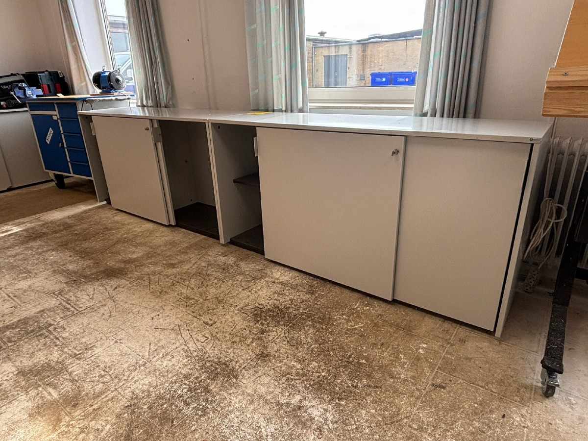 2 stk. Opbevaringsskabe fra Dencon Røsfeld (Uden indhold)