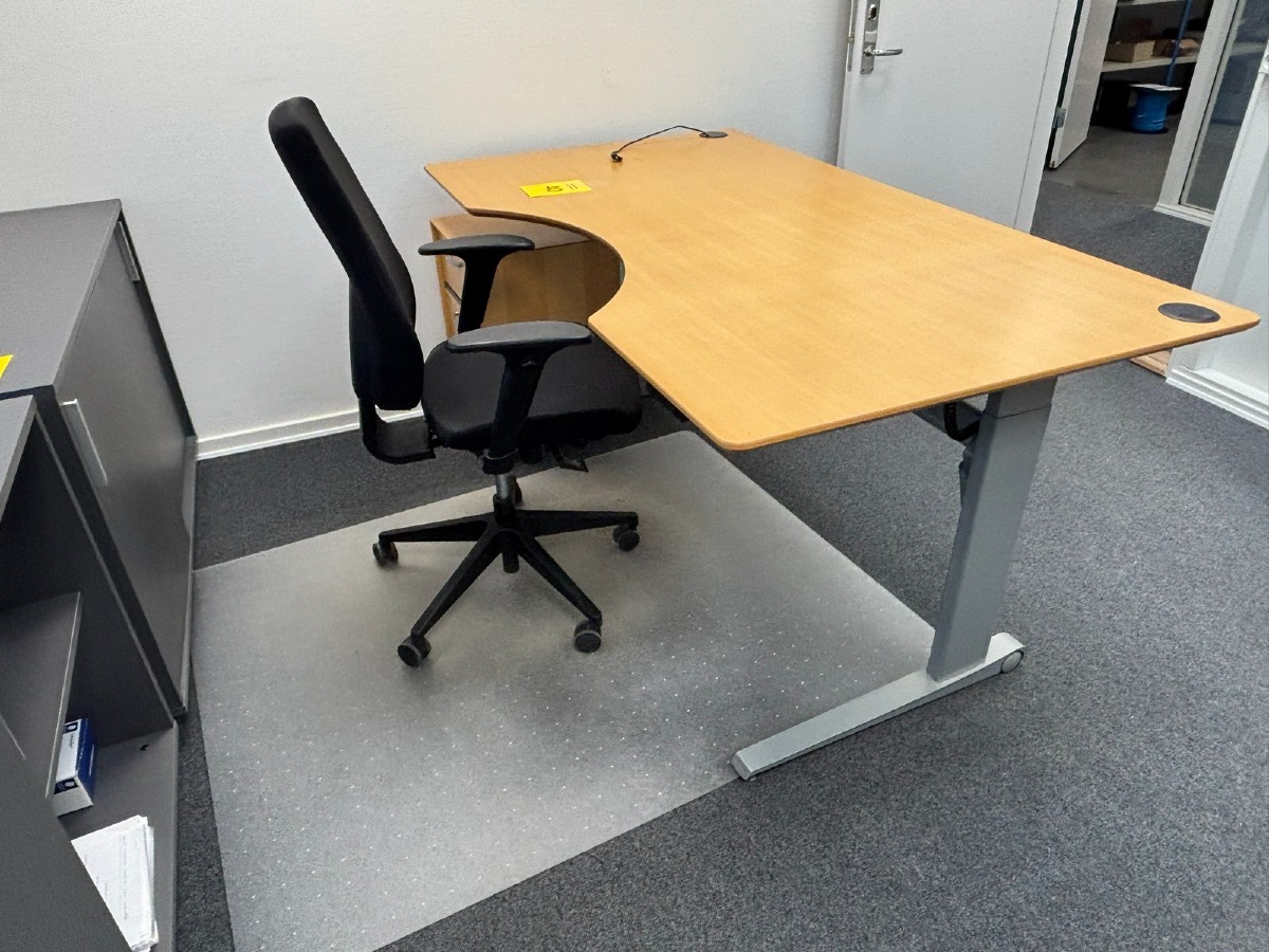 Hæve-/sænkebord med kontorstol, underlag & underskuffe