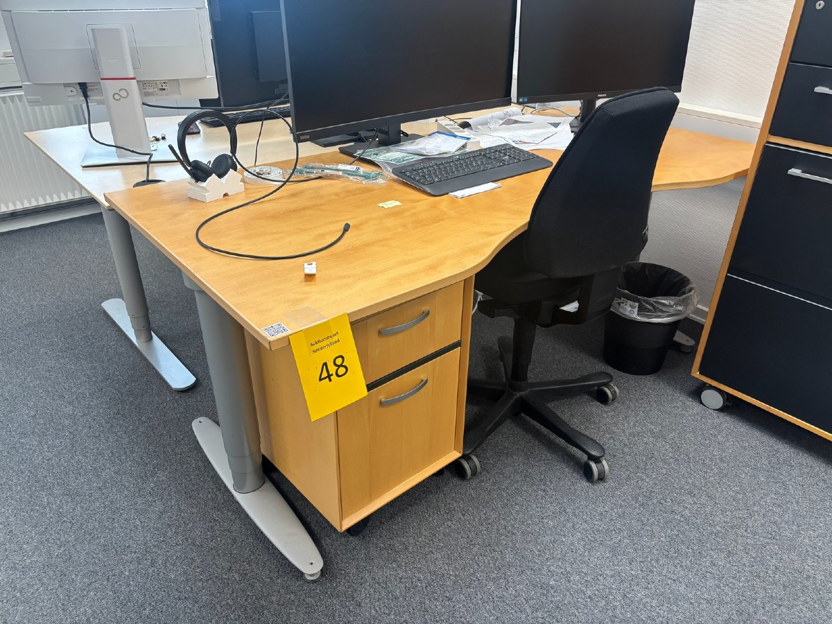 Hæve-/sænkebord med kontorstol, skraldespand & underskuffe modul (Uden skærme og andet på bordet)