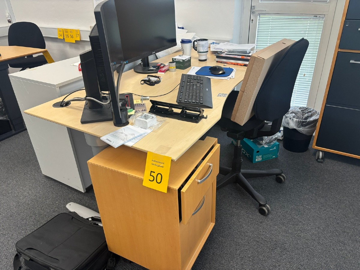 Hæve-/sænkebord med kontorstol, skraldespand & underskuffe modul (Uden skærme og andet på bordet)