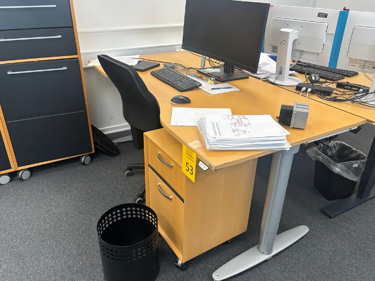 Hæve-/sænkebord med kontorstol, skraldespand & underskuffe modul (Uden skærme og andet på bordet)