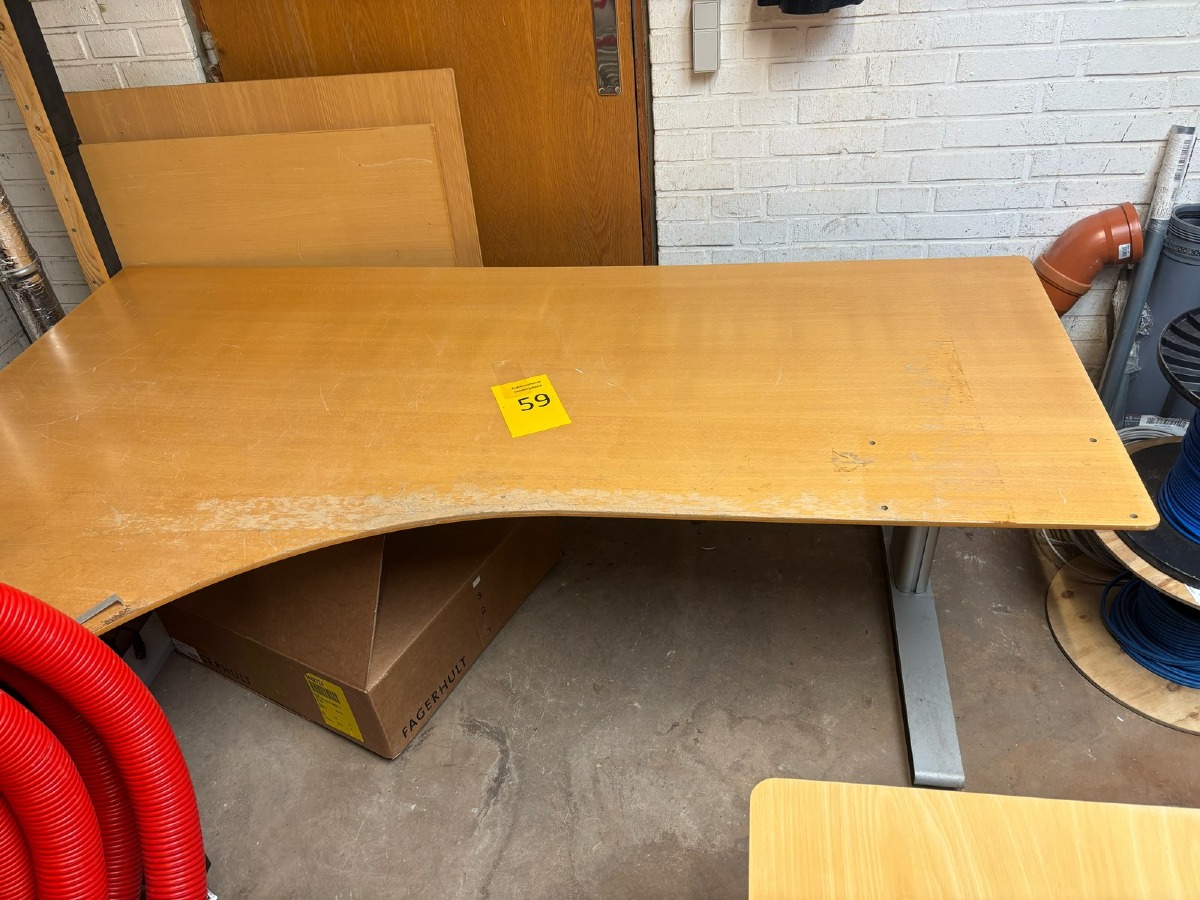 Hæve-/sænkebord (200 x 110 cm)