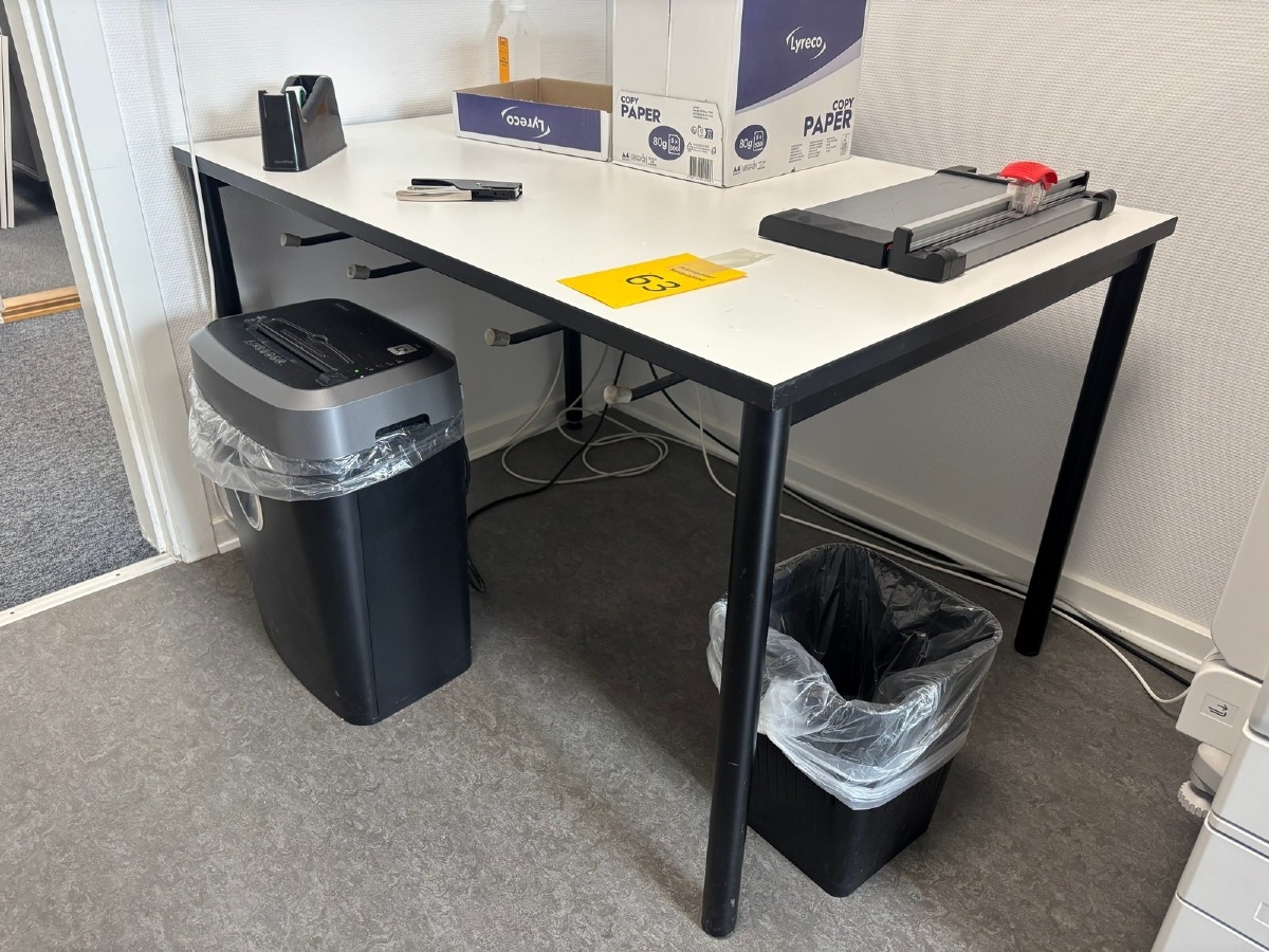 Bord med stoleophæng / stolophæng (Uden indhold)