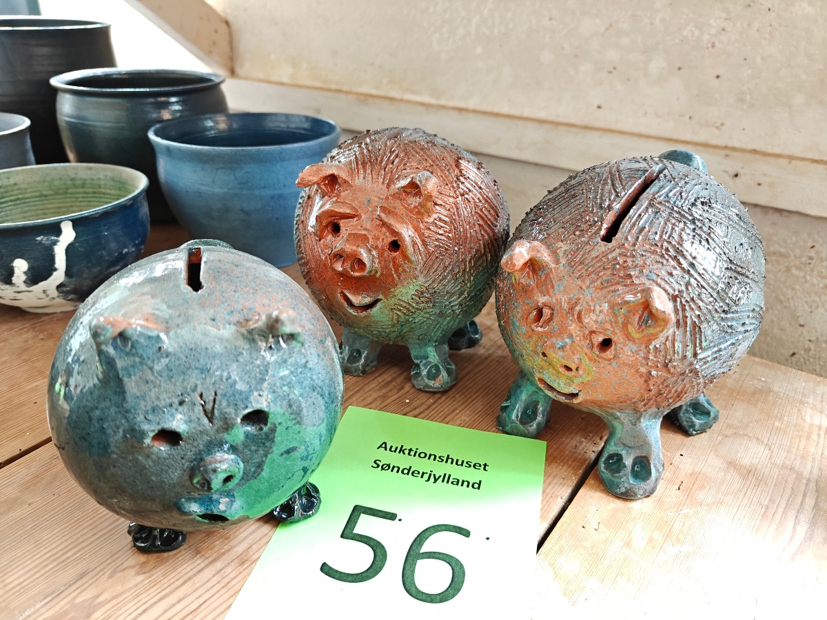 Marianne Permin. 3 grise af keramik