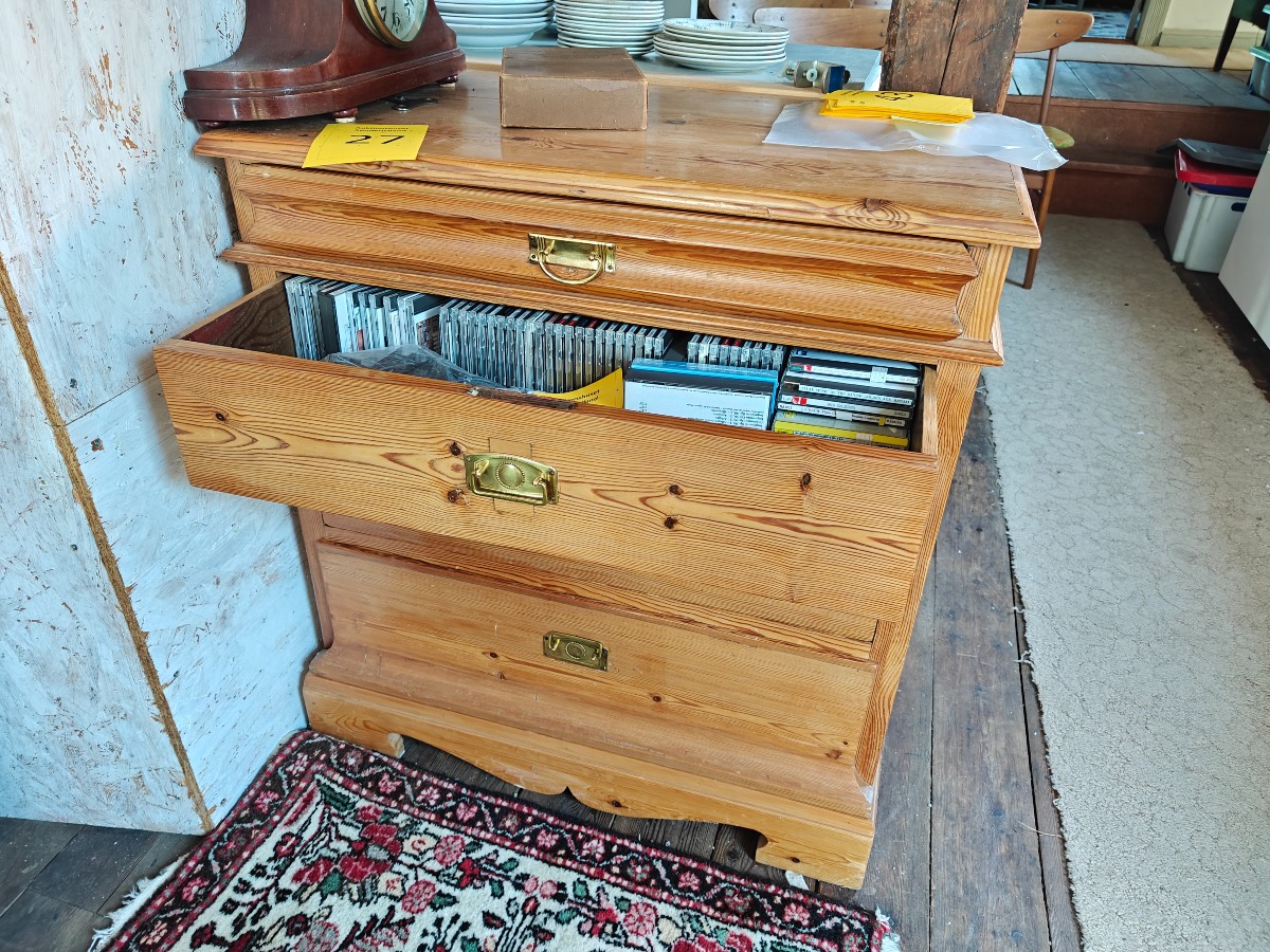 Lille kommode af fyr