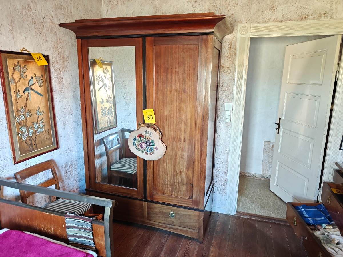 Stort mahogni klædeskab