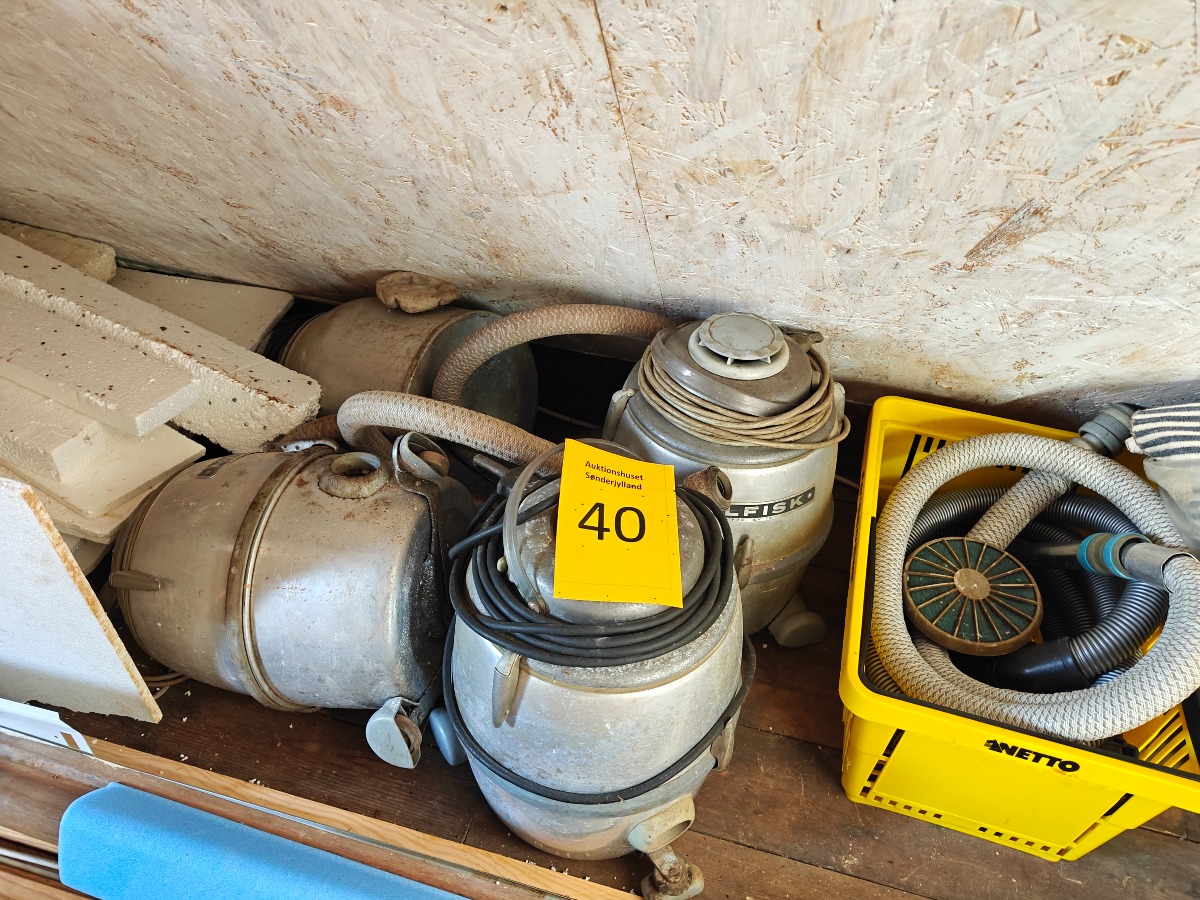 4 Nilfisk støvsugere