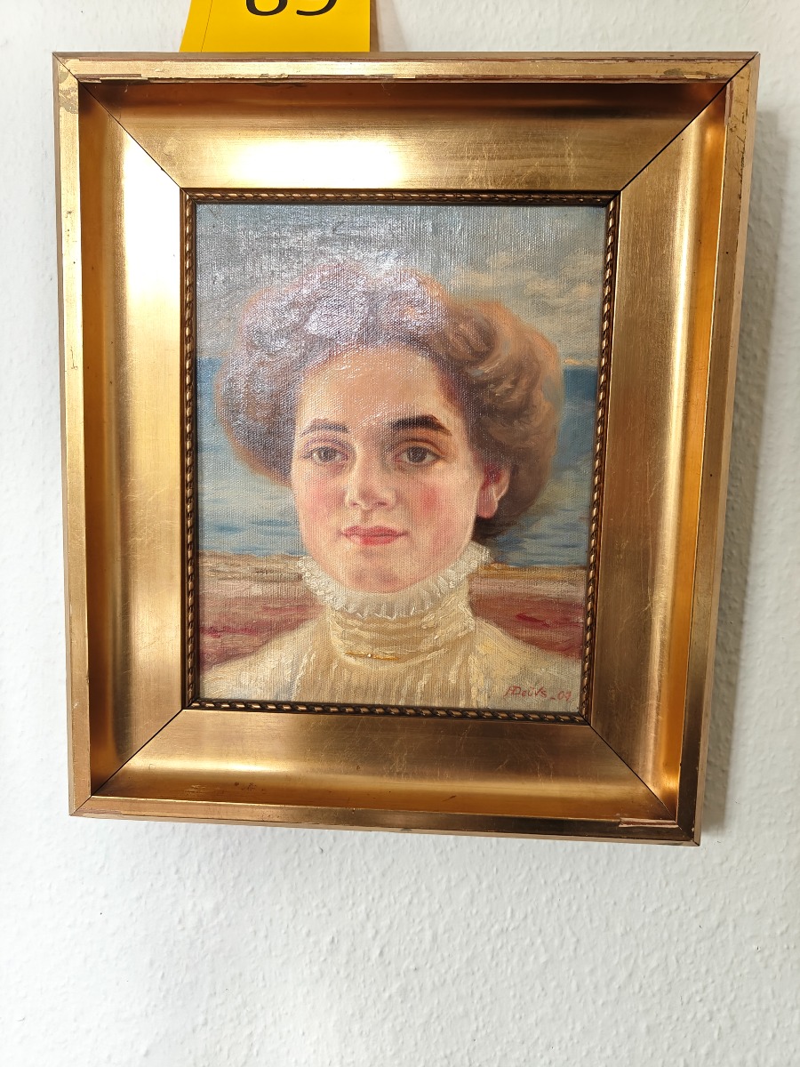 Ubk. kunstner Kvindeportræt ved strand 