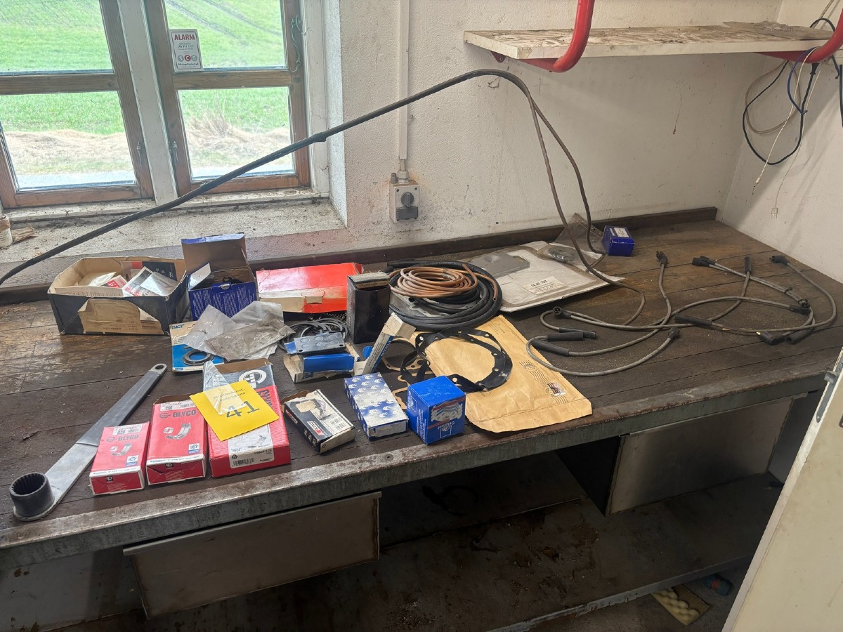 Alt på bord, pakninger, benzinrør mm. (Uden bord)