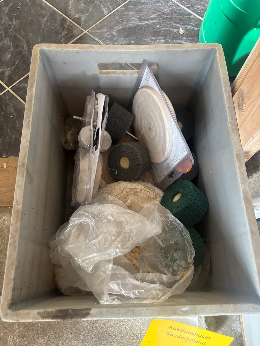 Kasse med Polerskiver mm