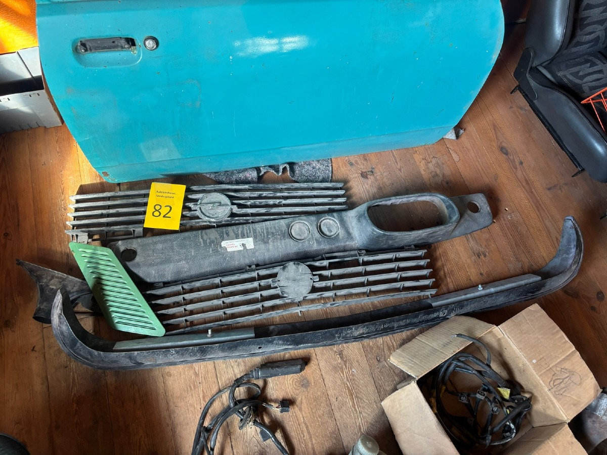 Opel Kadett C kølegitter, instrumentbræt og kofanger 