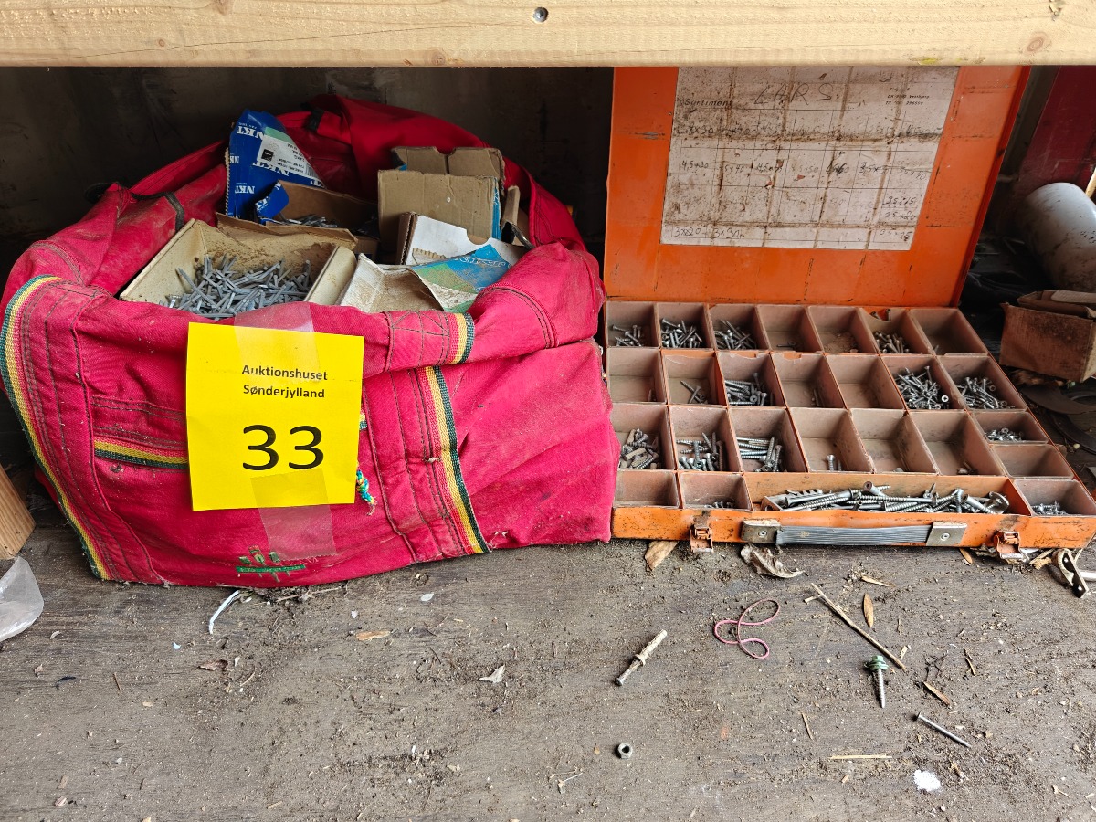 kuffert med div. søm, skruer & sortimentskasse