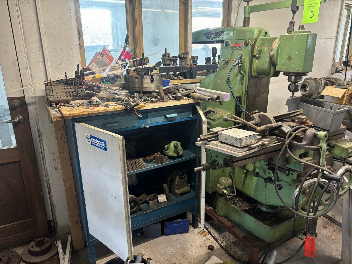 Søjleboremaskine / industriboremaskine med værktøjskab & masser af udstyr