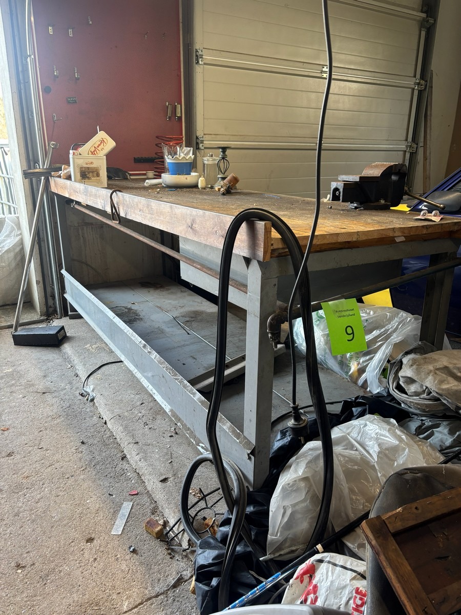 Værkstedsbord med skruestik (Uden indhold)