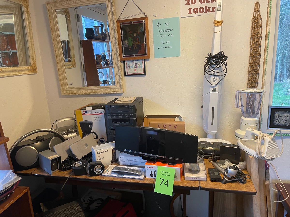 Stor samling elektronik. 