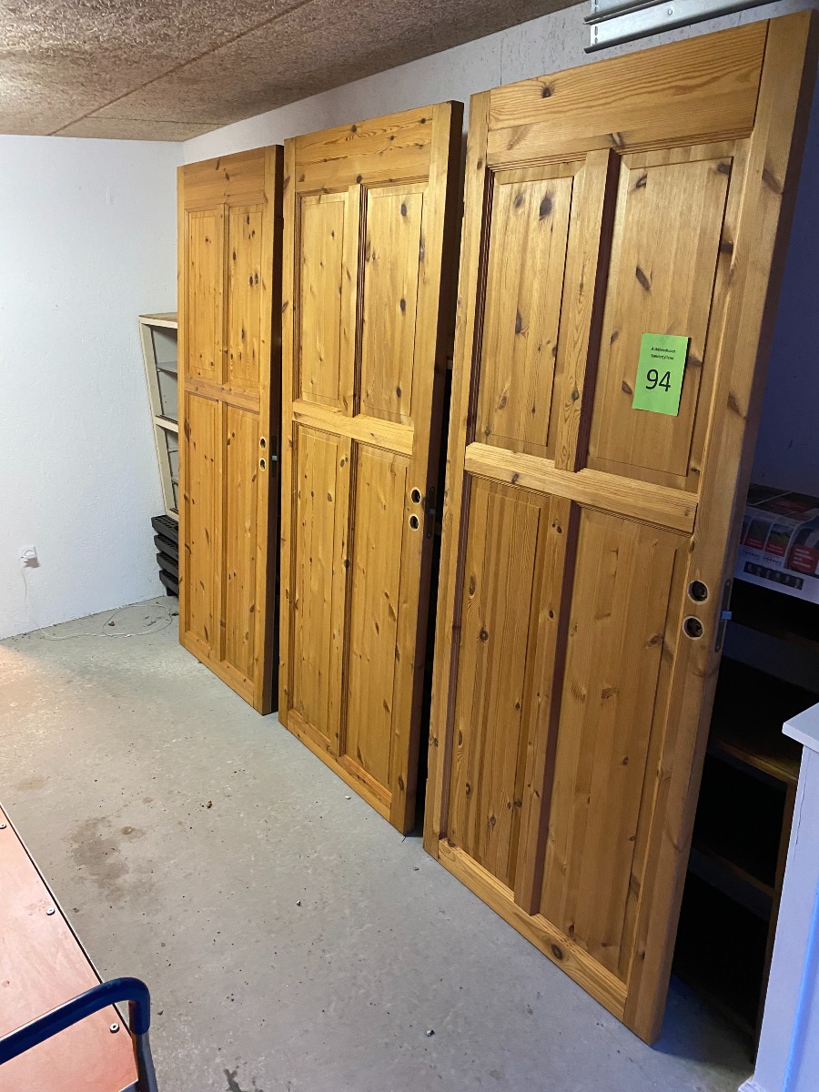 3 Dannebrogsdøre i fyrretræ fra Swedoor 